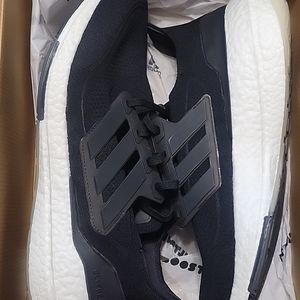 ADIDAS ULTRABOOST 21